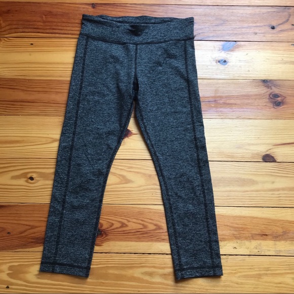 Under Armour Gray Capris Leggings, EUC, S - Picture 3 of 12